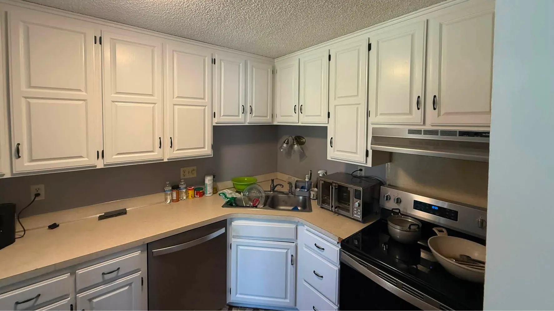 Cabinet Painting & Refinishing Services Cabinet Painting & Refinishing Services